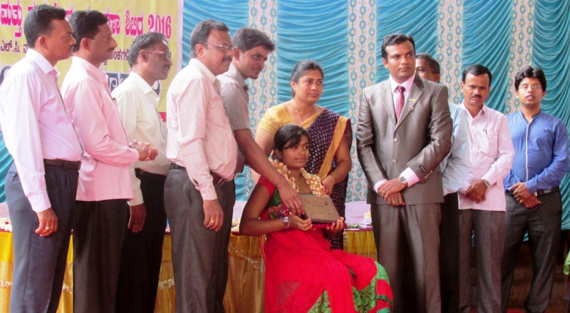 ಧನಾತ್ಮಕ ಚಿಂತನೆಗಳಿಂದ ವಿದ್ಯಾರ್ಥಿಗಳು ಶೈಕ್ಷಣಿಕವಾಗಿ ಪ್ರಗತಿ ಹೊಂದಲು ಸಾಧ್ಯ: ಸತೀಶ್‌ಕುಮಾರ್